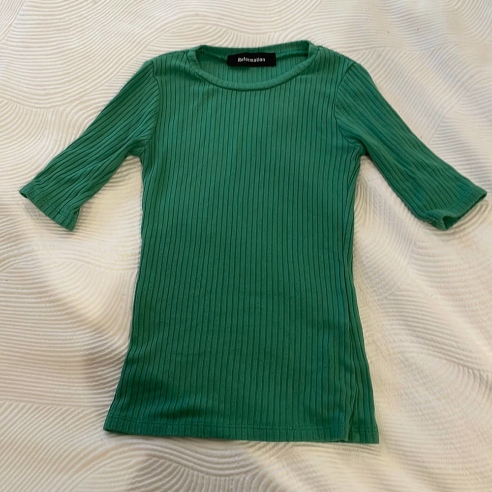 REFORMATION green ribbed tee. Xs